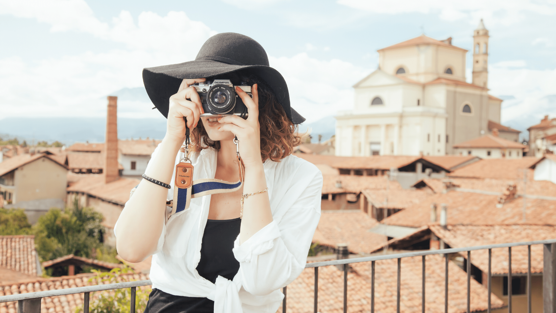 unvaccinated tourists near condo